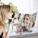 Sgvaemo-ogledalo-s-LED-svetlini-Magnifying-Mirror-4521