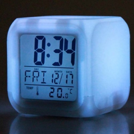 Svetes-LED-Casovnik-s-forma-na-kub-7-color-LED-clock