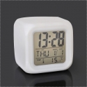 Svetes-LED-Casovnik-s-forma-na-kub-7-color-LED-clock