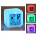 Svetes-LED-Casovnik-s-forma-na-kub-7-color-LED-clock