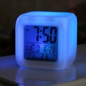 Svetes-LED-Casovnik-s-forma-na-kub-7-color-LED-clock