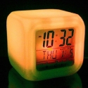 Svetes-LED-Casovnik-s-forma-na-kub-7-color-LED-clock