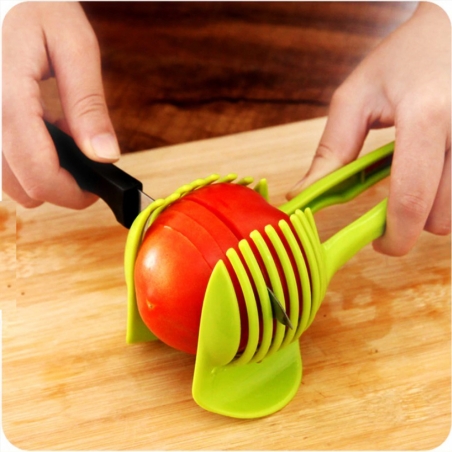 Perfektno-brzo-narazani-zelencuci-s-postavkata-za-razane-TOMATO-SLICER-5464